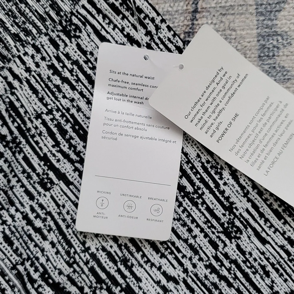 NWT Athleta Flurry Elemental Tight Leggings Black/White SzS